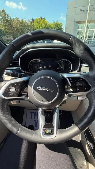 2023 Jaguar F-Pace - Image 4 of 13