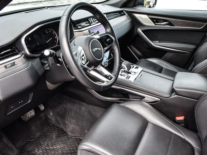 2023 Jaguar F-Pace - Image 6 of 10