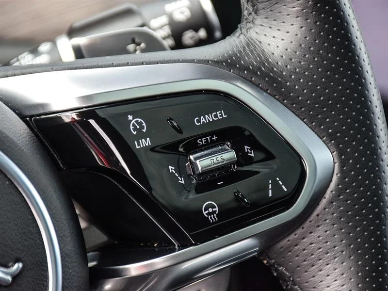 2023 Jaguar F-Pace - Image 4 of 10