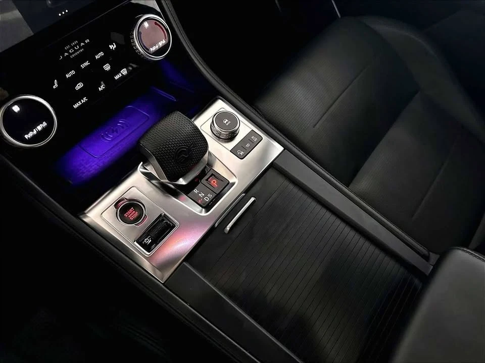 2023 Jaguar F-Pace - Image 17 of 20