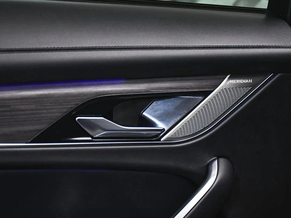 2023 Jaguar F-Pace - Image 15 of 20