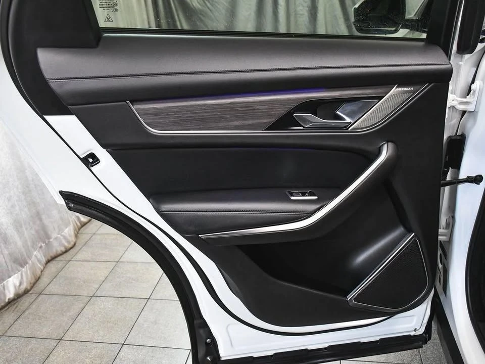 2023 Jaguar F-Pace - Image 14 of 20