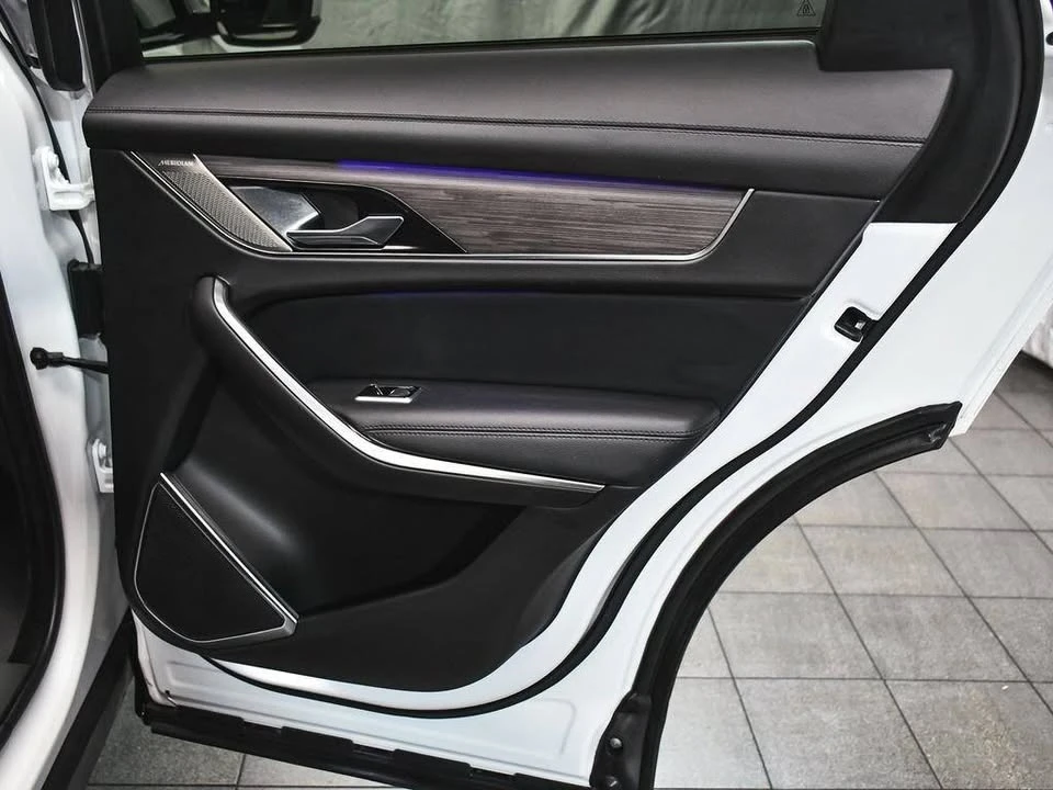 2023 Jaguar F-Pace - Image 16 of 20