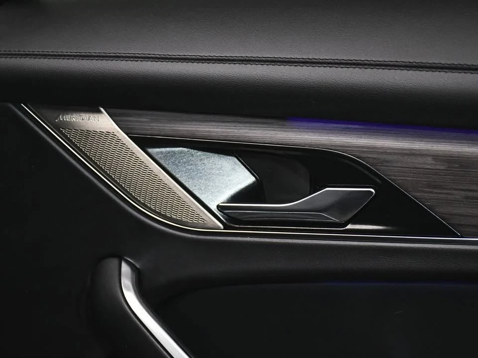 2023 Jaguar F-Pace - Image 17 of 20