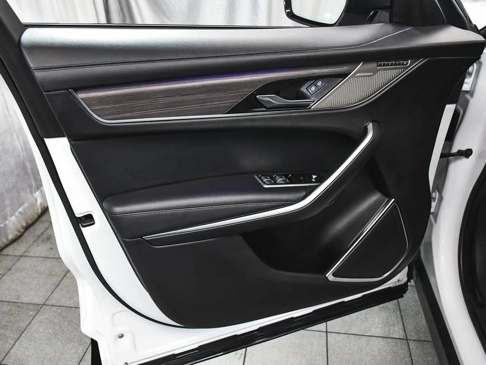 2023 Jaguar F-Pace - Image 9 of 20