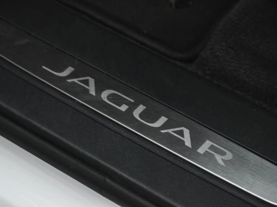 2023 Jaguar F-Pace - Image 13 of 20