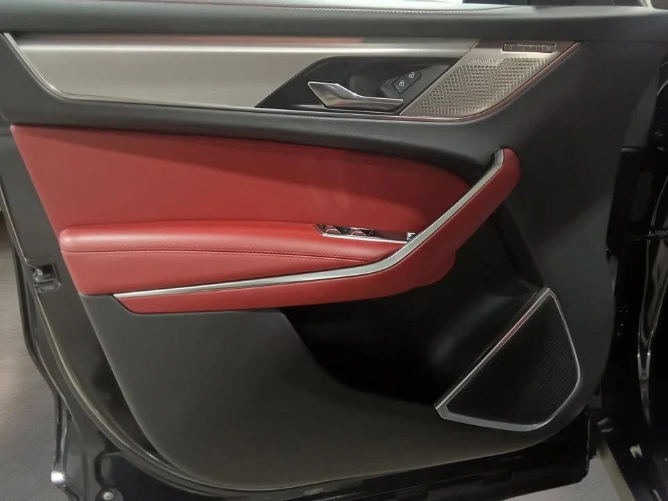 2023 Jaguar F-Pace - Image 19 of 20