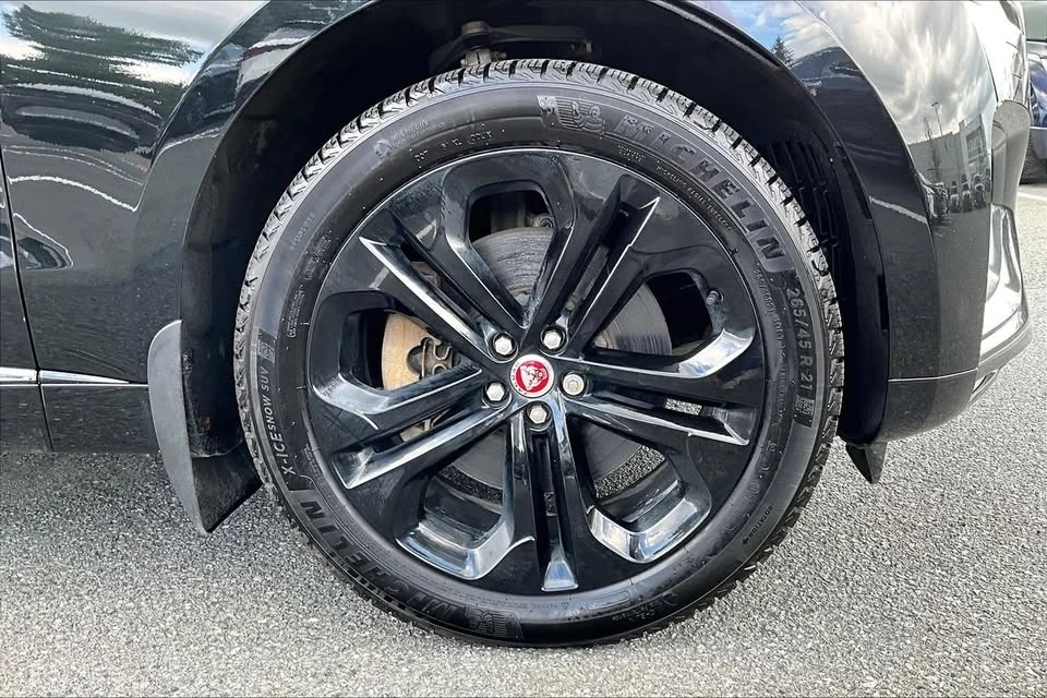 2023 Jaguar F-Pace - Image 8 of 10