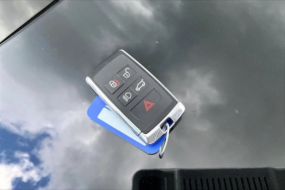 2023 Jaguar F-Pace - Image 10 of 10