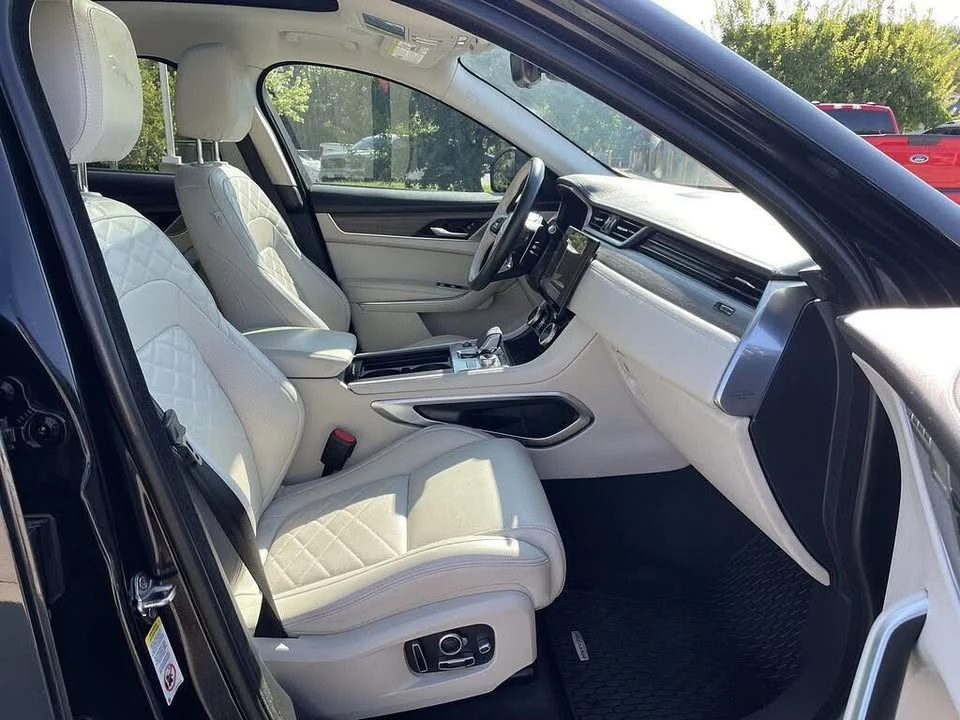2023 Jaguar F-Pace - Image 19 of 20