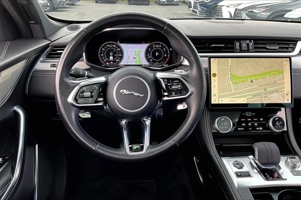 2023 Jaguar F-Pace - Image 5 of 10