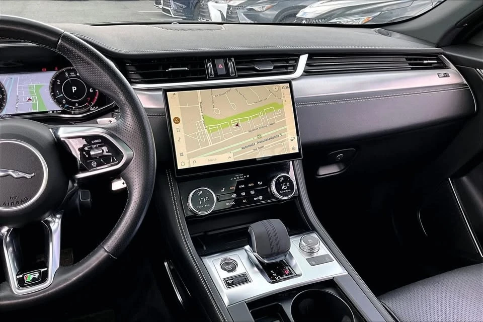 2023 Jaguar F-Pace - Image 6 of 10