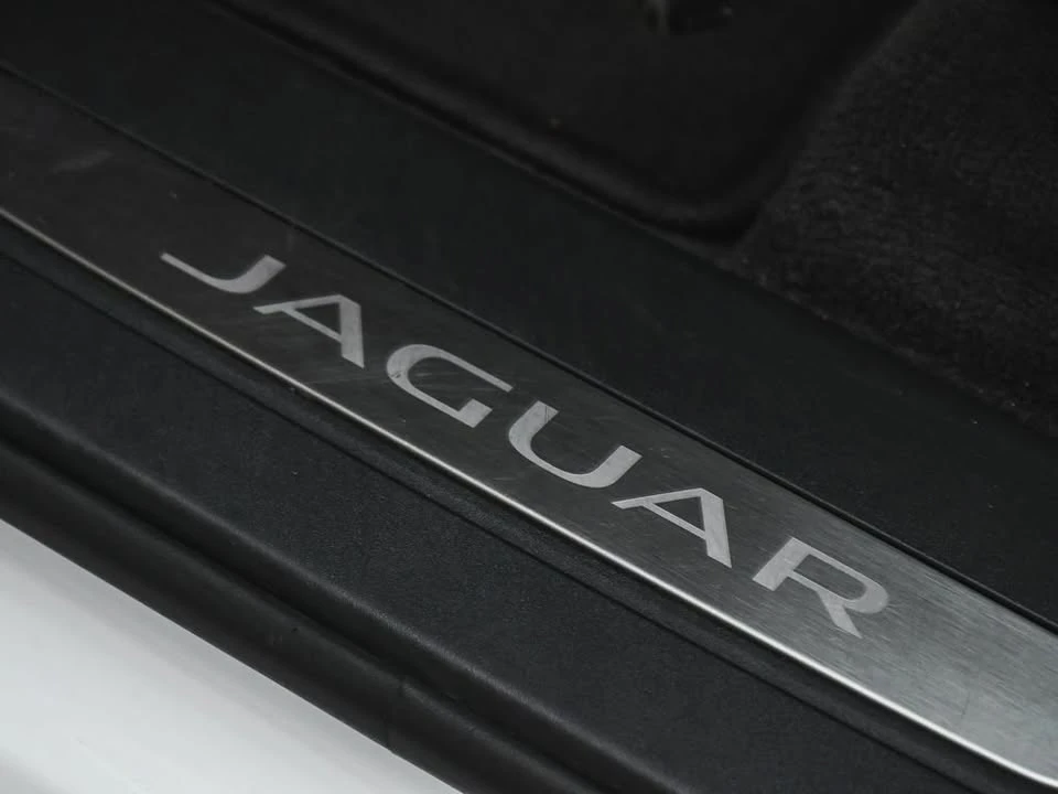 2023 Jaguar F-Pace - Image 13 of 20