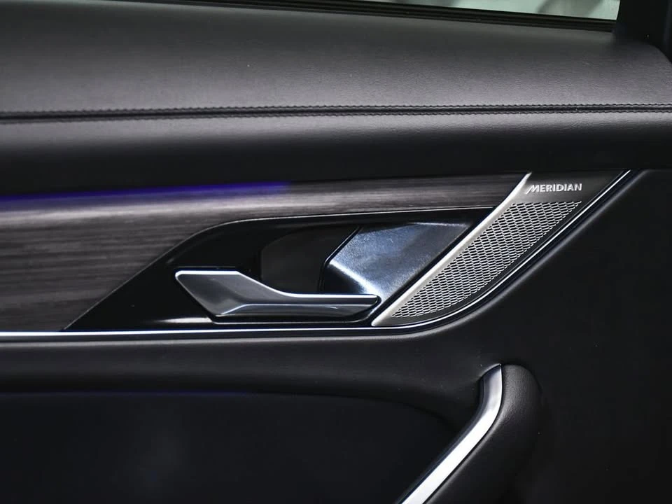 2023 Jaguar F-Pace - Image 15 of 20