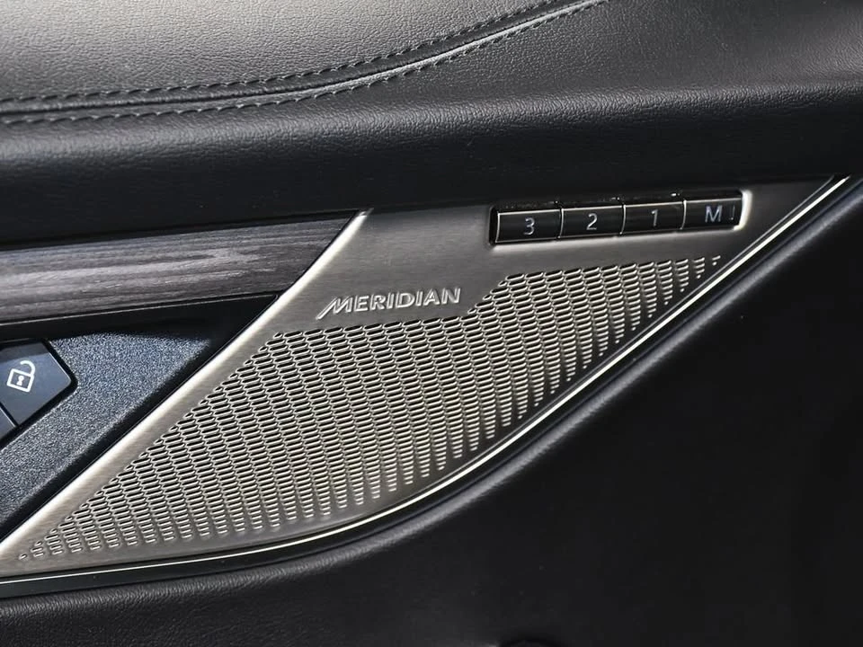 2023 Jaguar F-Pace - Image 11 of 20