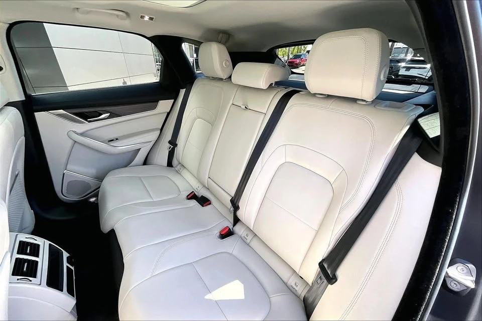 2023 Jaguar F-Pace - Image 15 of 16