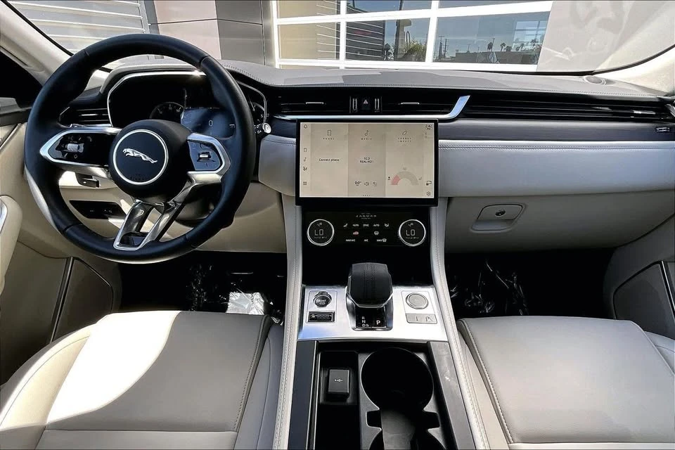 2023 Jaguar F-Pace - Image 10 of 16