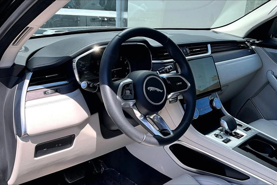 2023 Jaguar F-Pace - Image 9 of 16
