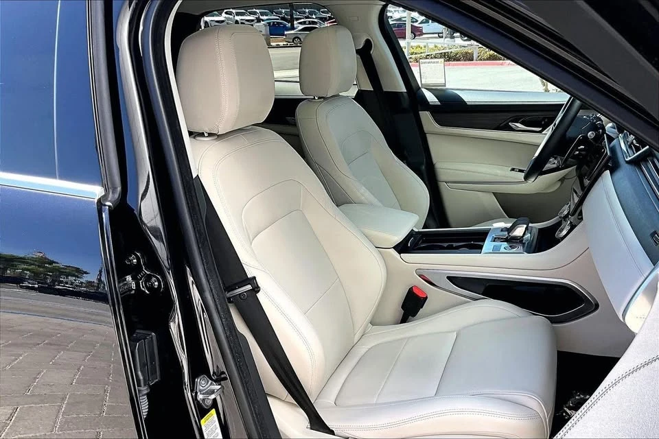 2023 Jaguar F-Pace - Image 5 of 16