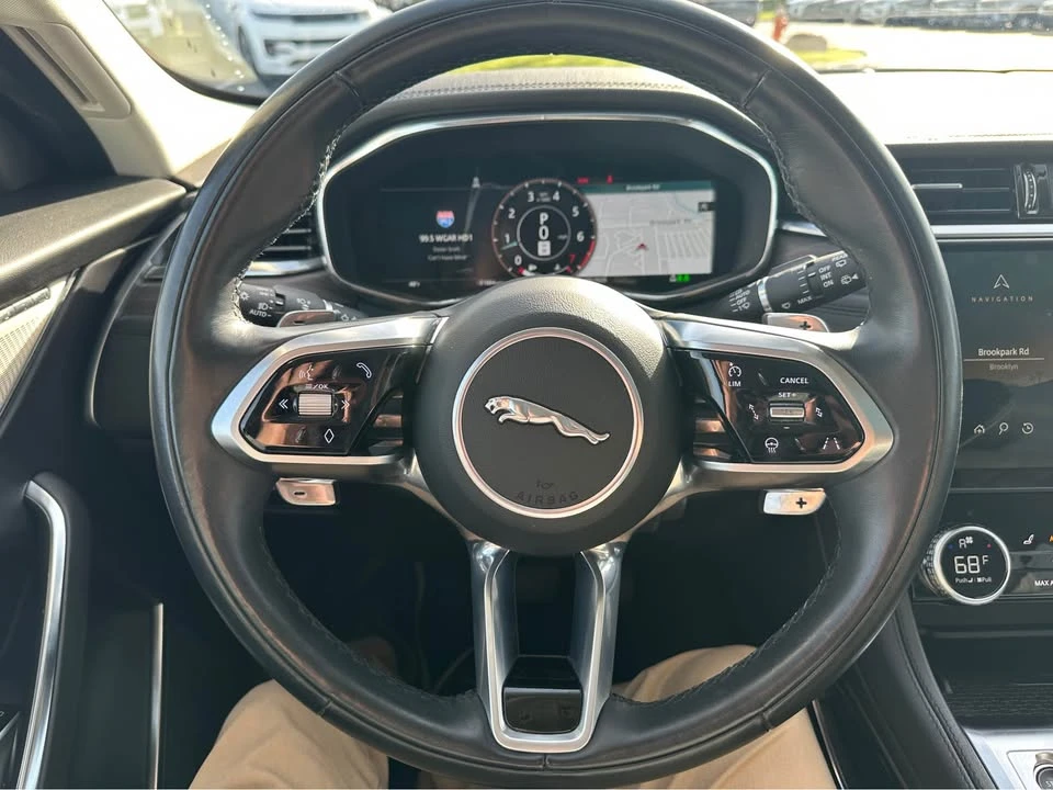 2023 Jaguar F-Pace - Image 8 of 17