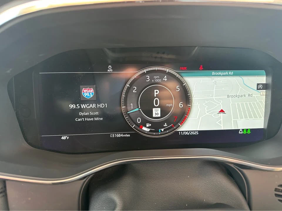 2023 Jaguar F-Pace - Image 9 of 17