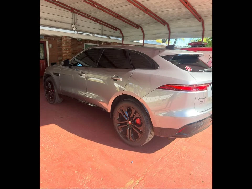 2023 Jaguar F-Pace - Image 8 of 10