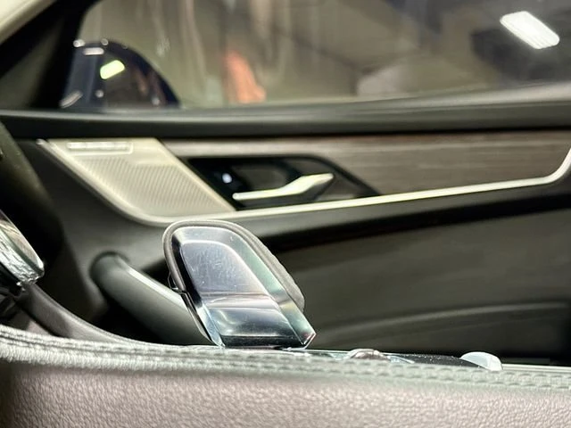 2023 Jaguar F-Pace - Image 17 of 18