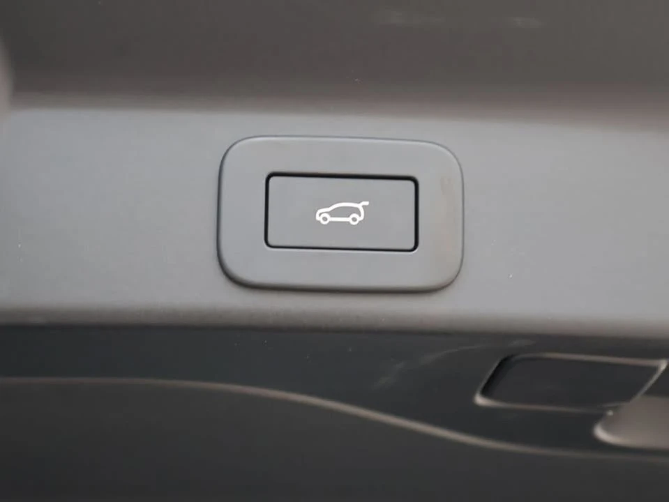 2023 Jaguar F-Pace - Image 11 of 20