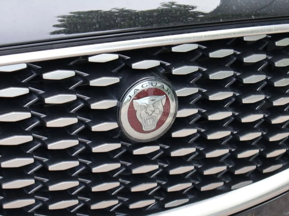 2023 Jaguar F-Pace - Image 2 of 20