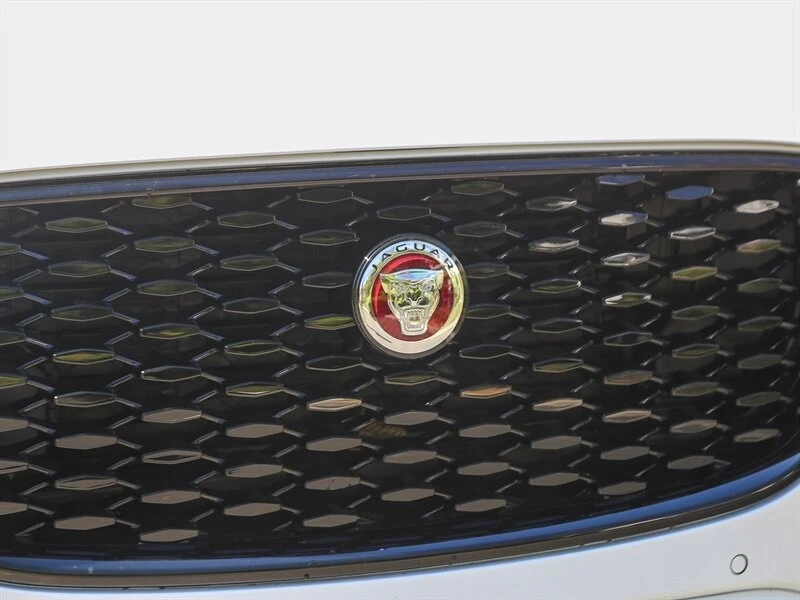 2023 Jaguar F-Pace - Image 11 of 21