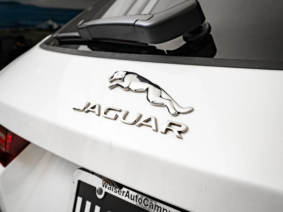 2023 Jaguar F-Pace - Image 18 of 21