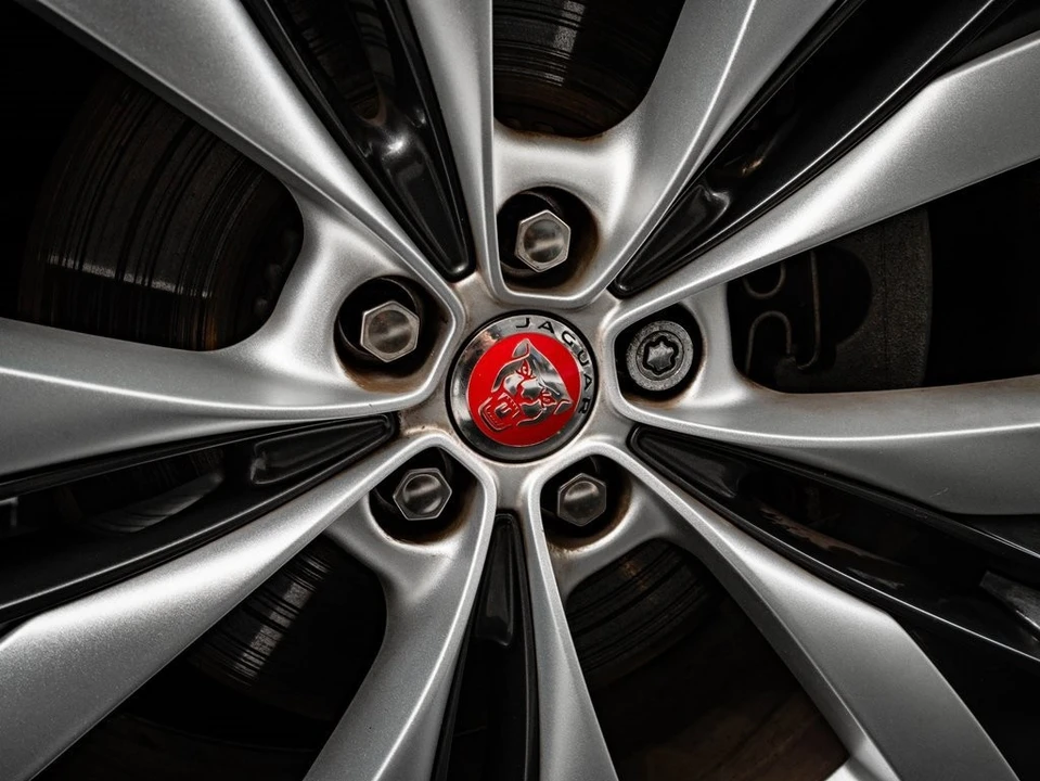 2023 Jaguar F-Pace - Image 8 of 21