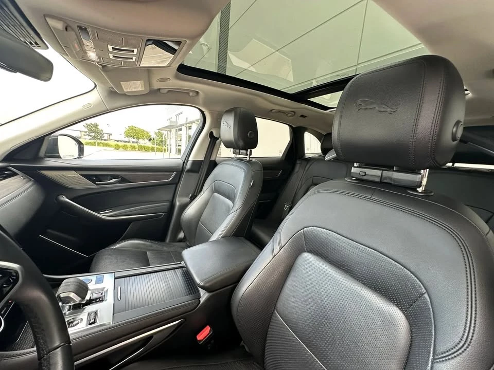 2023 Jaguar F-Pace - Image 10 of 20