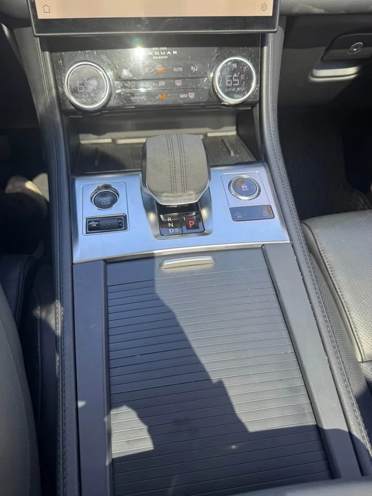 2023 Jaguar F-Pace - Image 10 of 14