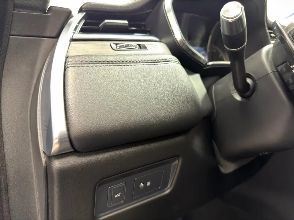 2023 Jaguar F-Pace - Image 15 of 20