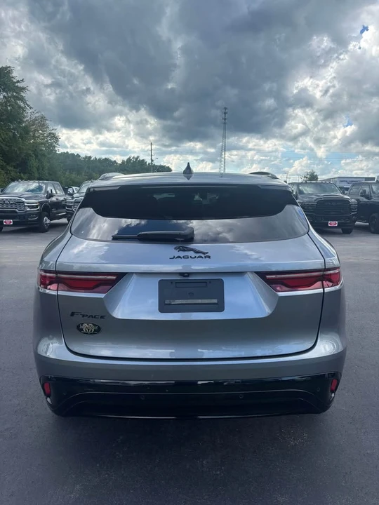 2023 Jaguar F-Pace - Image 5 of 14
