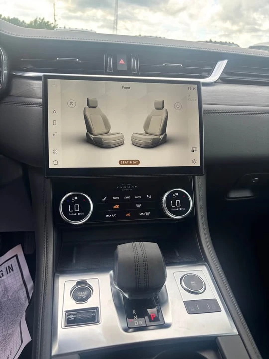 2023 Jaguar F-Pace - Image 13 of 14