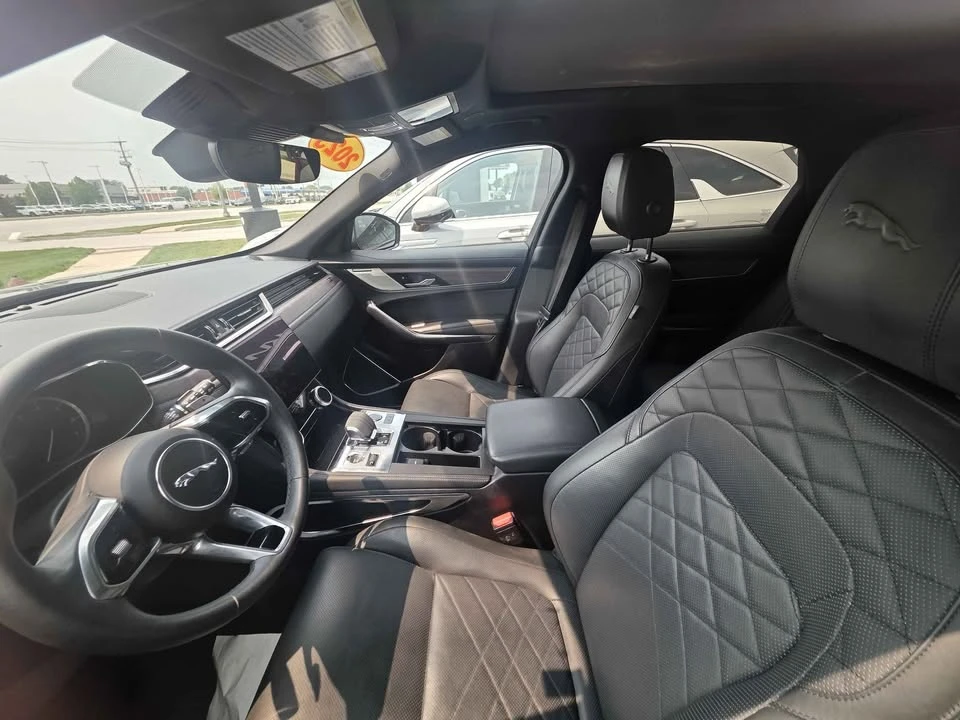 2023 Jaguar F-Pace - Image 7 of 8