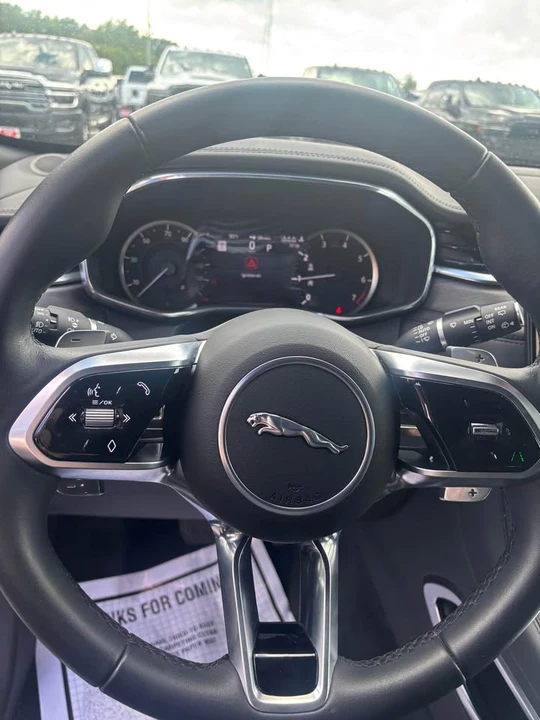 2023 Jaguar F-Pace - Image 11 of 14