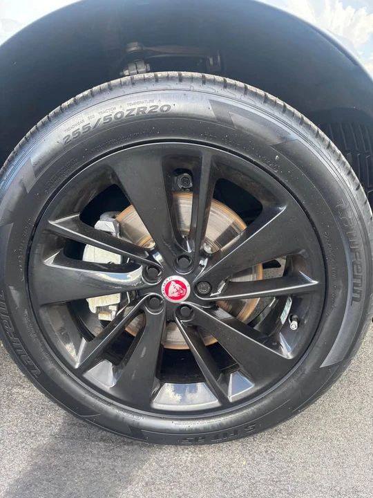 2023 Jaguar F-Pace - Image 7 of 14