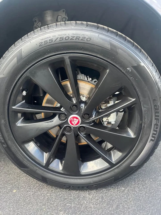 2023 Jaguar F-Pace - Image 9 of 14