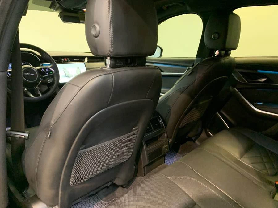 2023 Jaguar F-Pace - Image 9 of 18