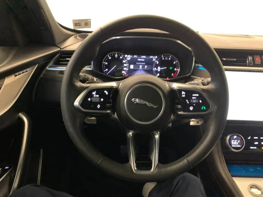 2023 Jaguar F-Pace - Image 7 of 18