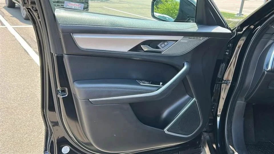 2023 Jaguar F-Pace - Image 8 of 17