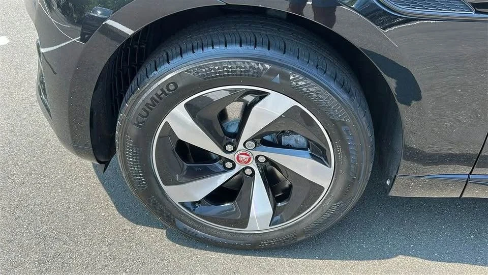 2023 Jaguar F-Pace - Image 7 of 17