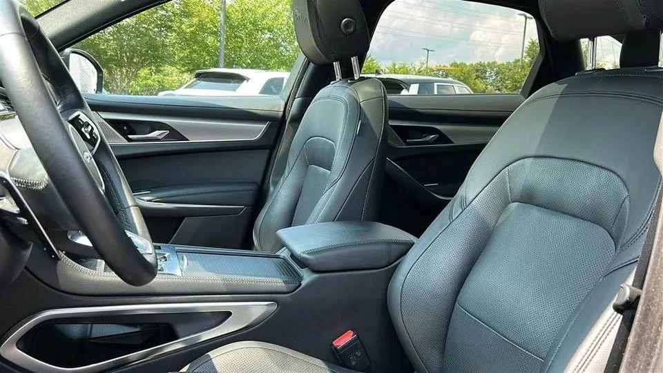 2023 Jaguar F-Pace - Image 9 of 17