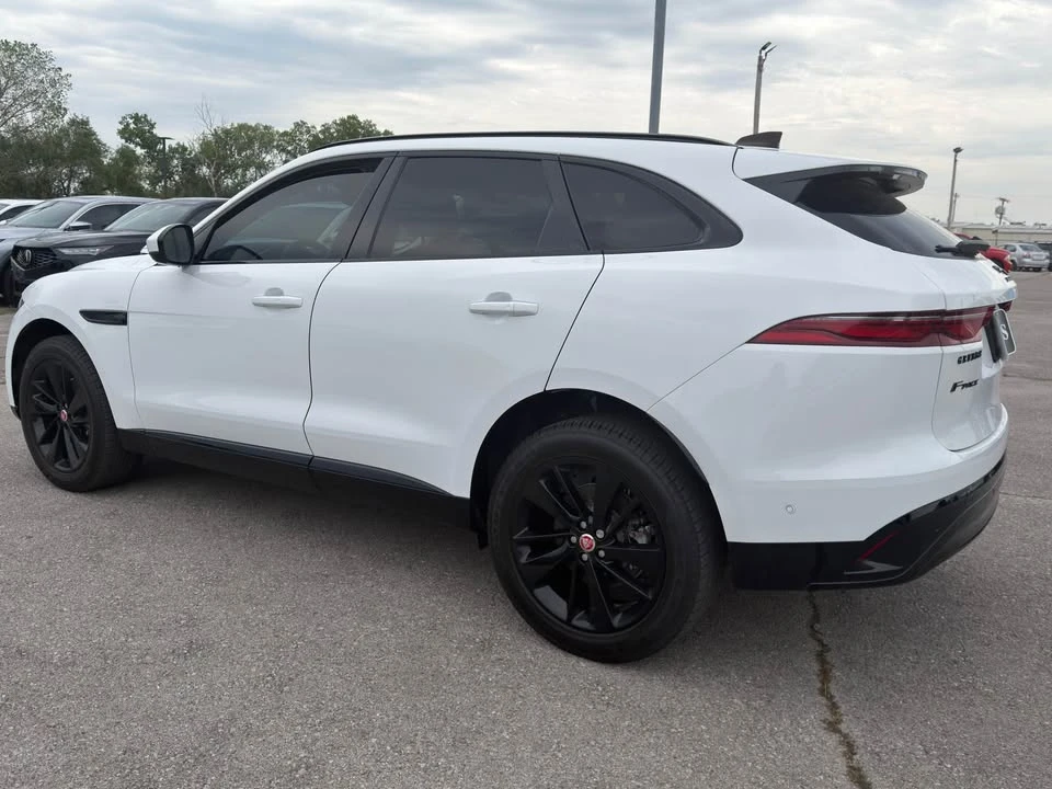 2023 Jaguar F-Pace - Image 5 of 12