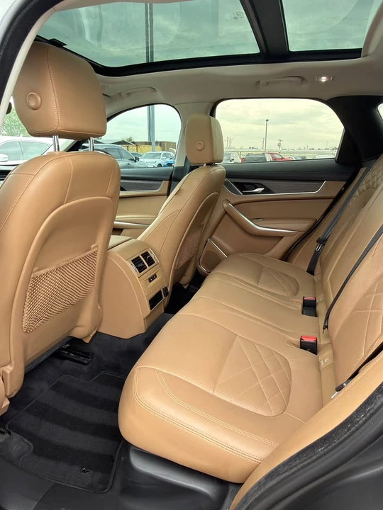 2023 Jaguar F-Pace - Image 6 of 12