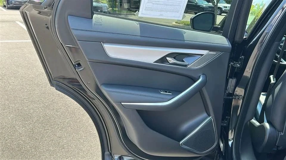 2023 Jaguar F-Pace - Image 15 of 17