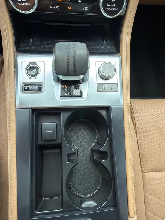 2023 Jaguar F-Pace - Image 10 of 12